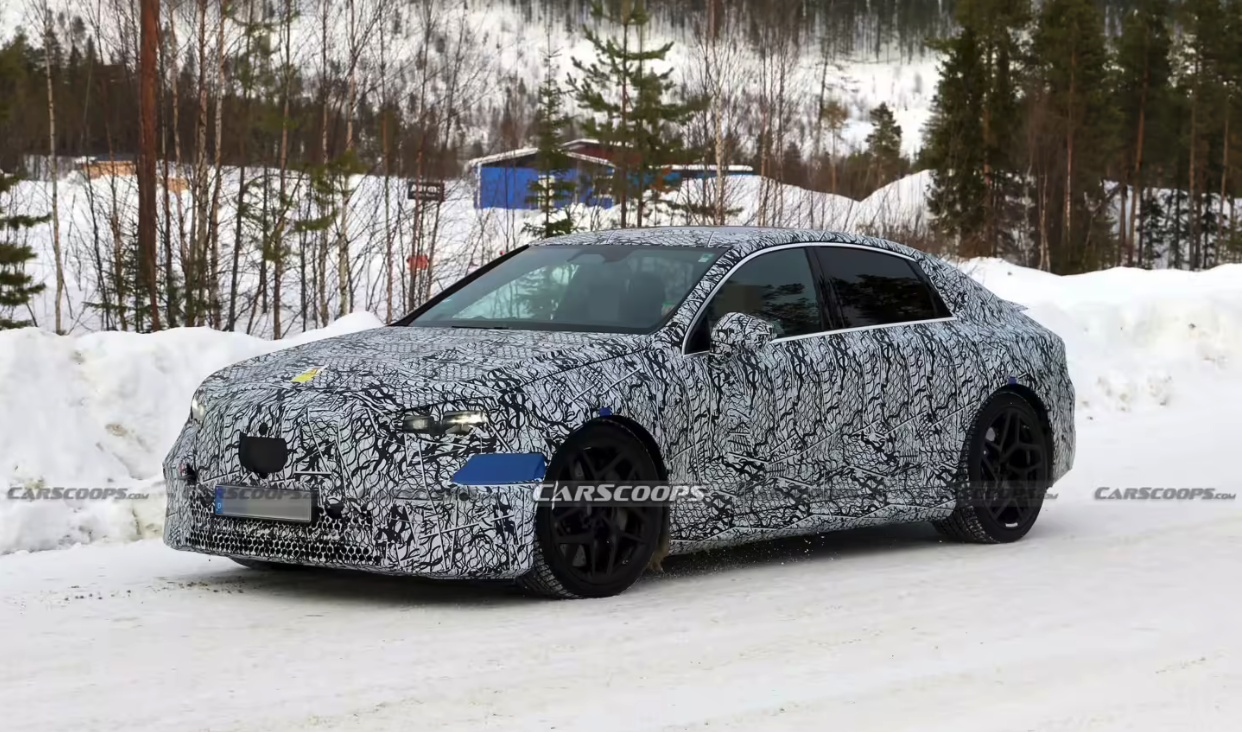 奔驰纯电AMG C级谍照曝光 800V架构+三电机,性能对标传统V8